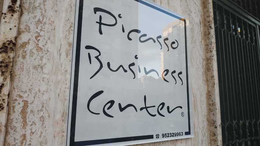 Placa centro negocios edificio